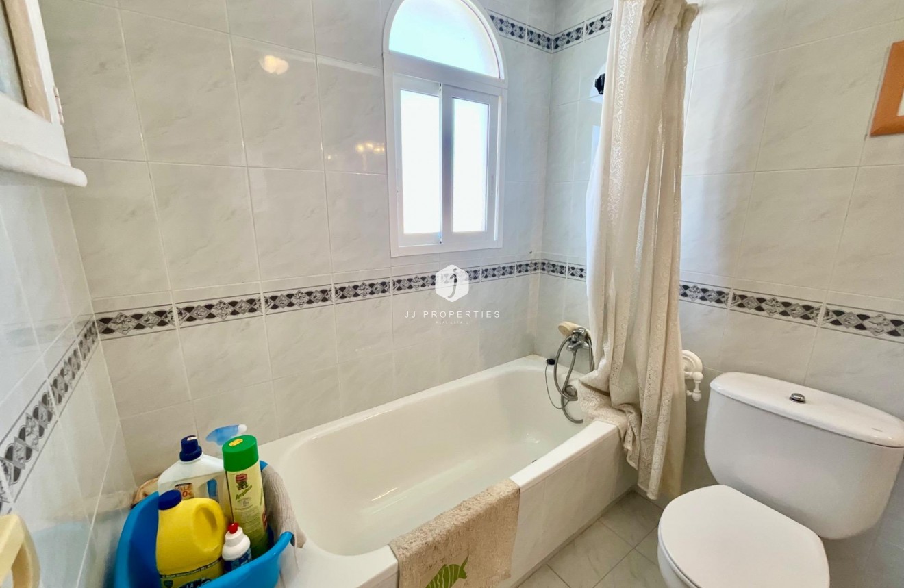 Aus zweiter Hand - Wohnung -
Torrevieja - La Mata