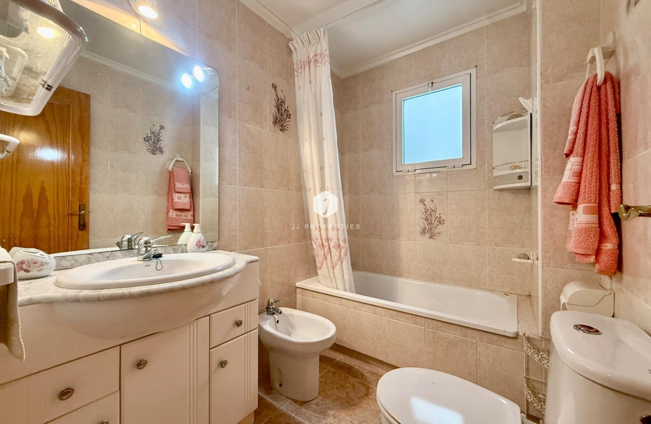 Aus zweiter Hand - Wohnung -
Torrevieja - Centro