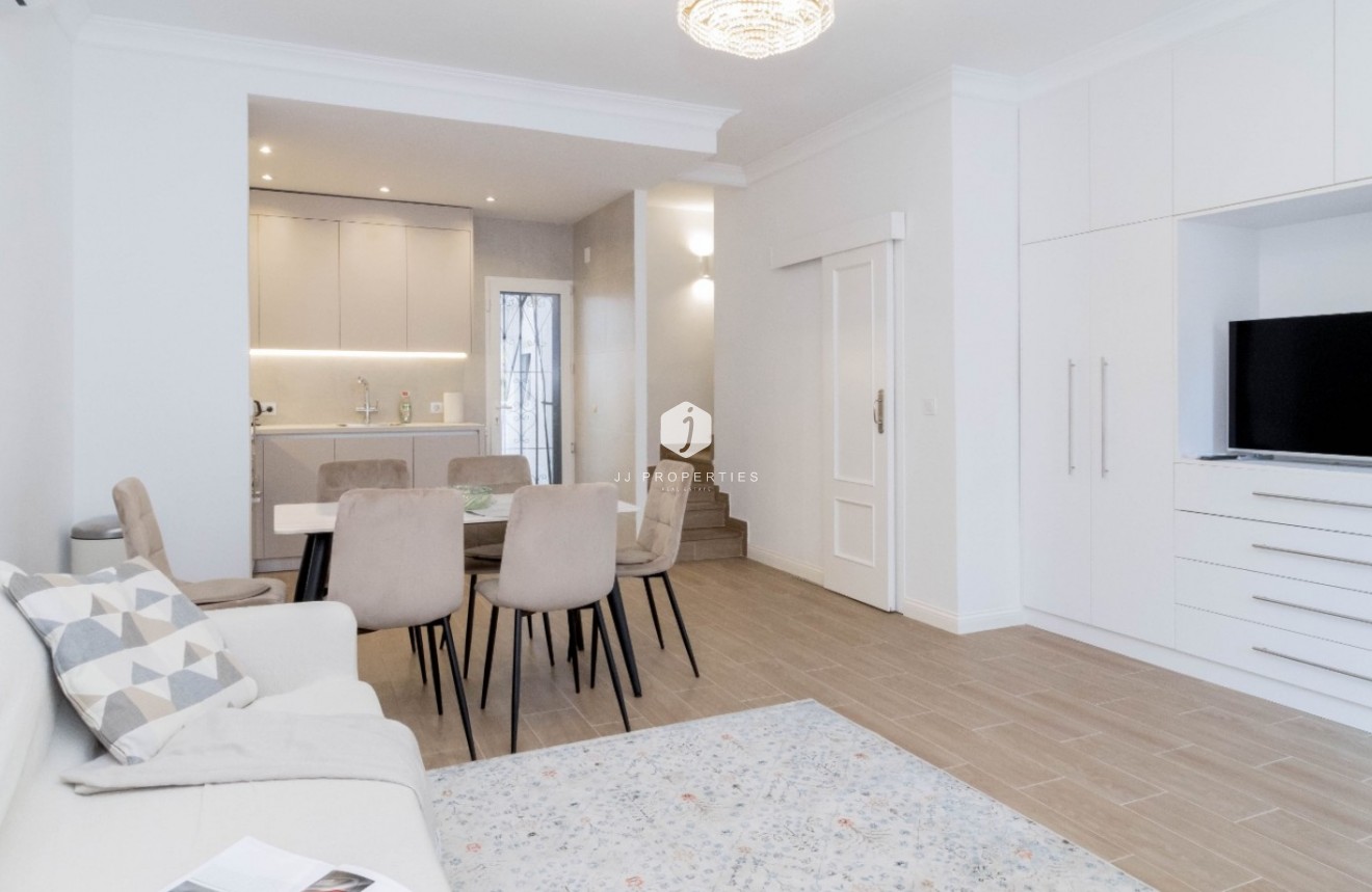 Z drugiej ręki - Szalet -
Orihuela Costa - Costa Blanca