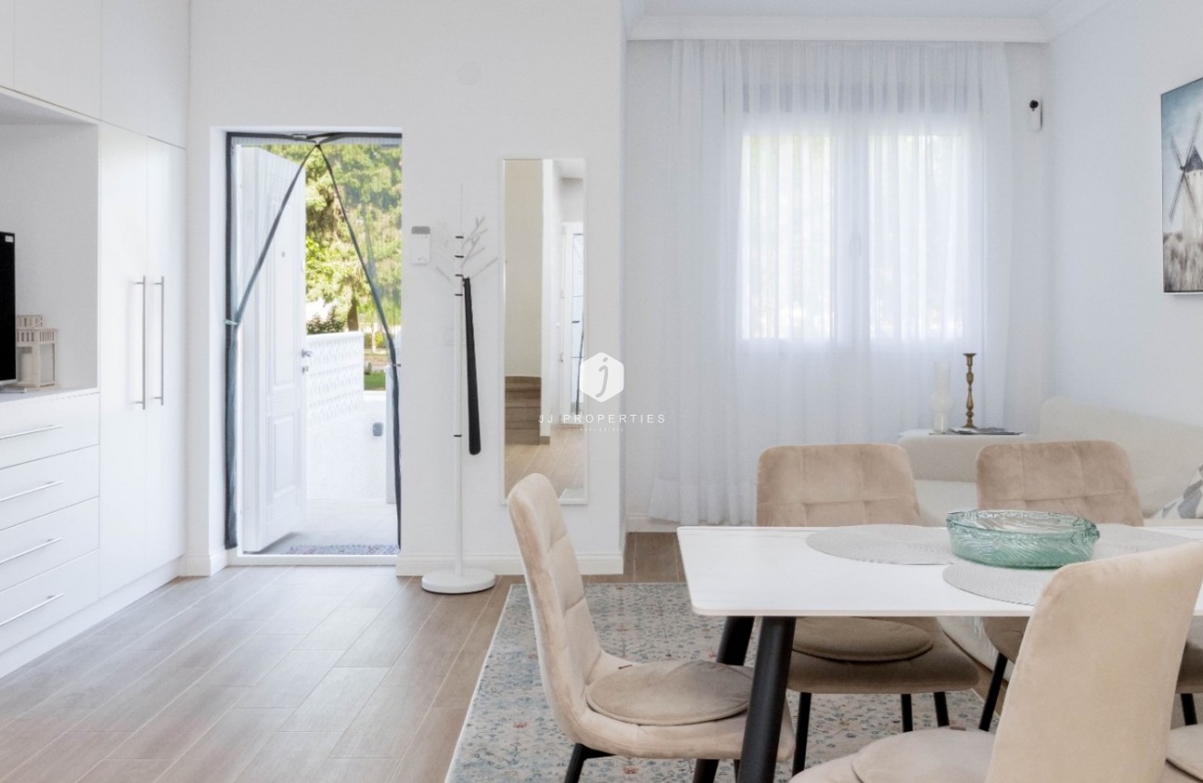 Z drugiej ręki - Szalet -
Orihuela Costa - Costa Blanca