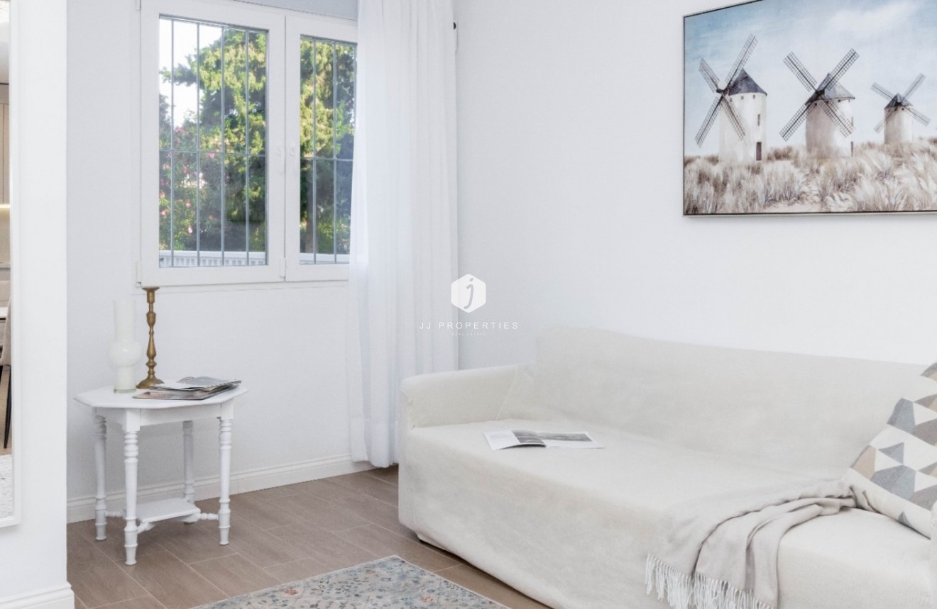 Z drugiej ręki - Szalet -
Orihuela Costa - Costa Blanca