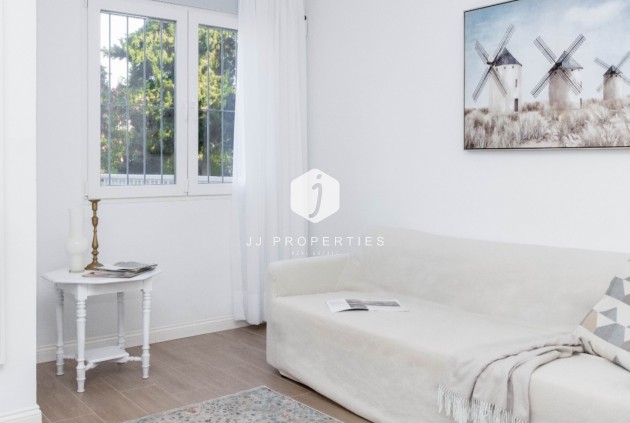 Z drugiej ręki - Szalet -
Orihuela Costa - Costa Blanca