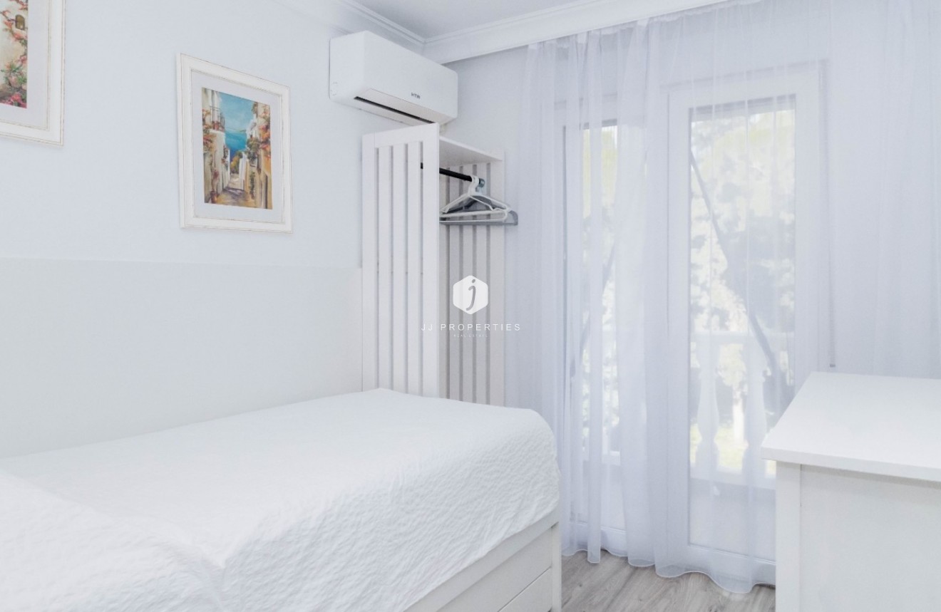 Z drugiej ręki - Szalet -
Orihuela Costa - Costa Blanca