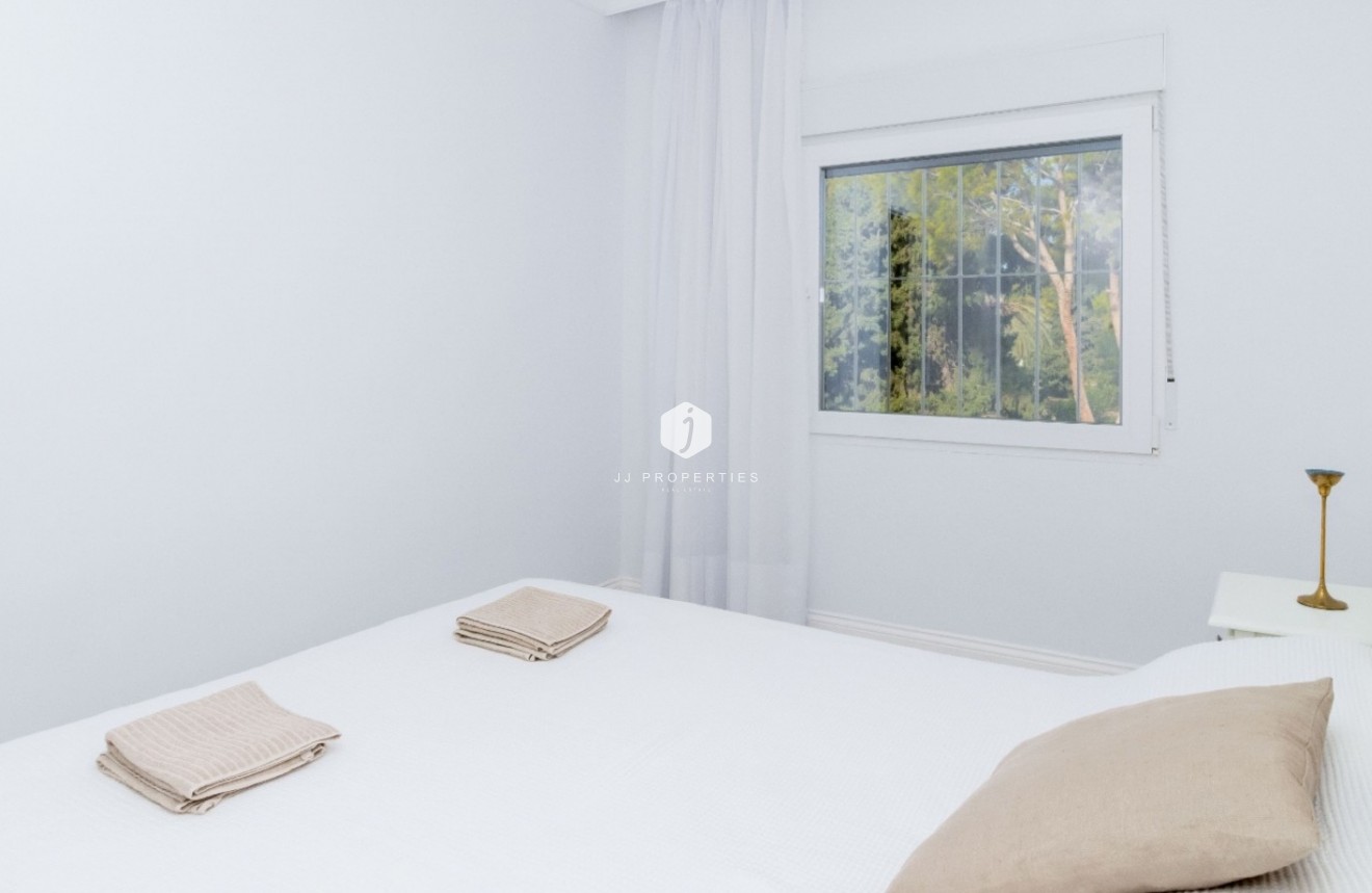 Z drugiej ręki - Szalet -
Orihuela Costa - Costa Blanca