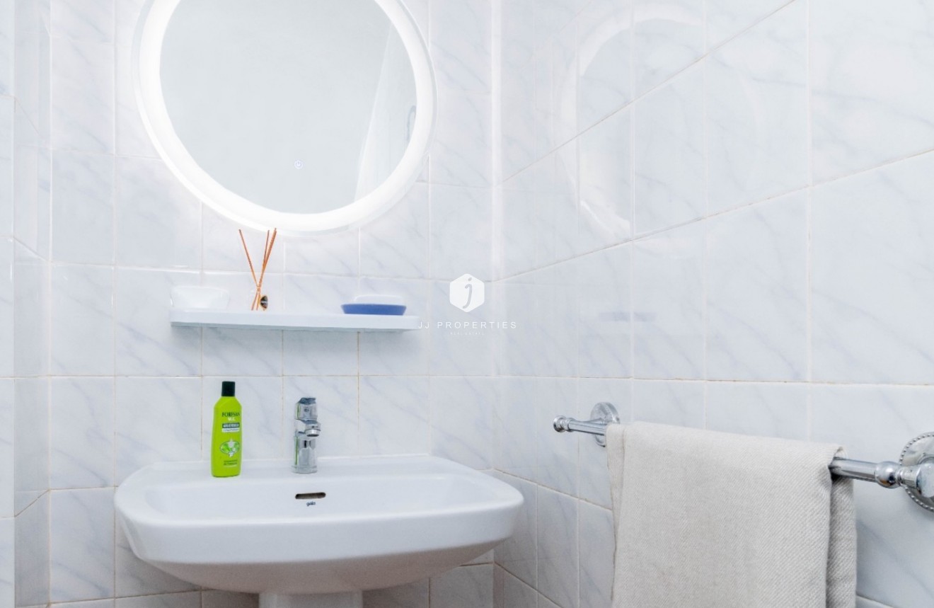 Z drugiej ręki - Szalet -
Orihuela Costa - Costa Blanca