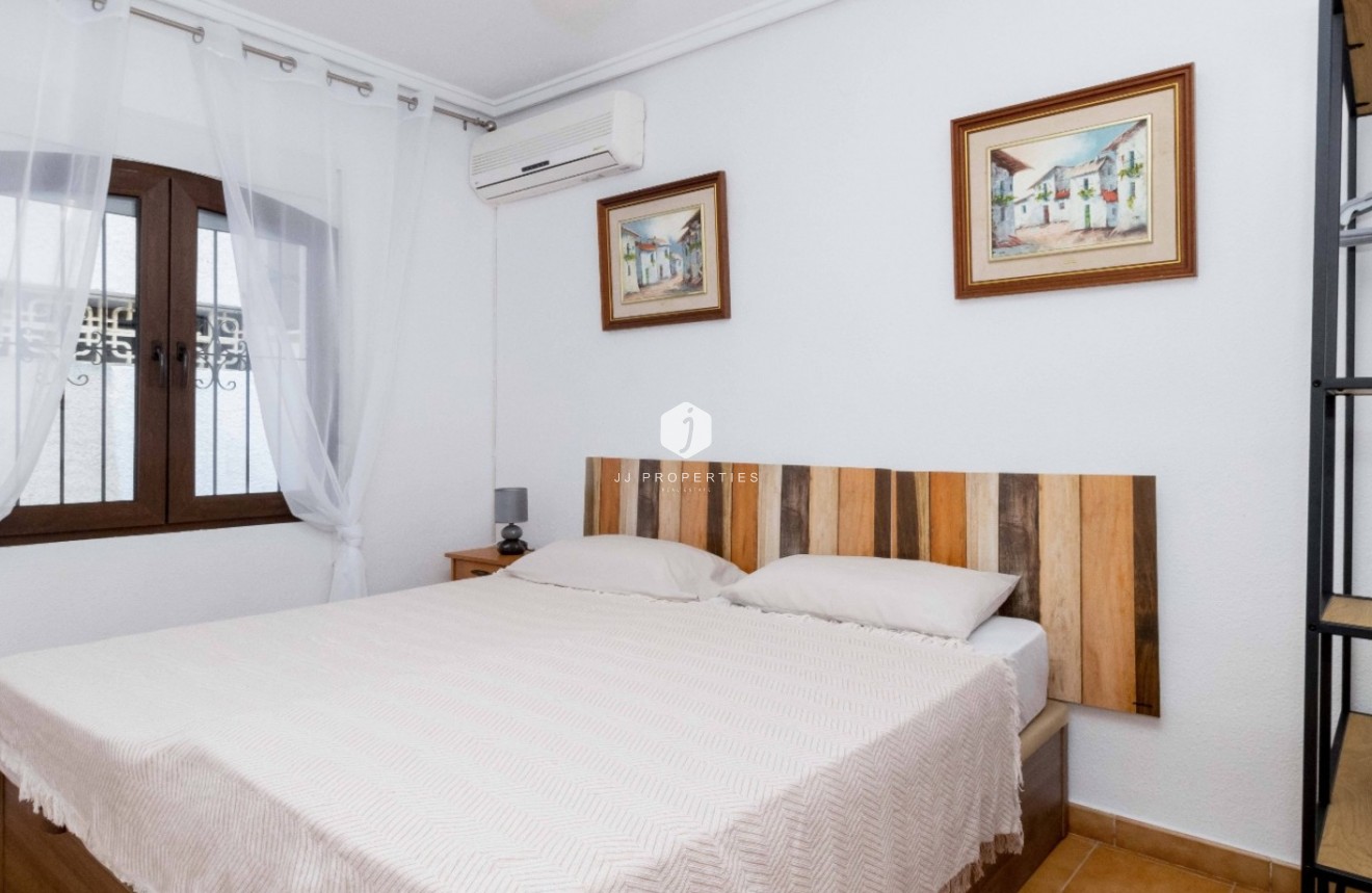 Z drugiej ręki - Szalet -
Orihuela Costa - Costa Blanca