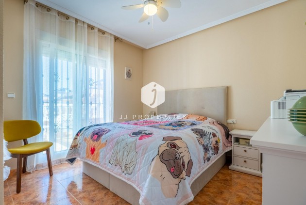 Aus zweiter Hand - Duplex -
Orihuela Costa - La Regia