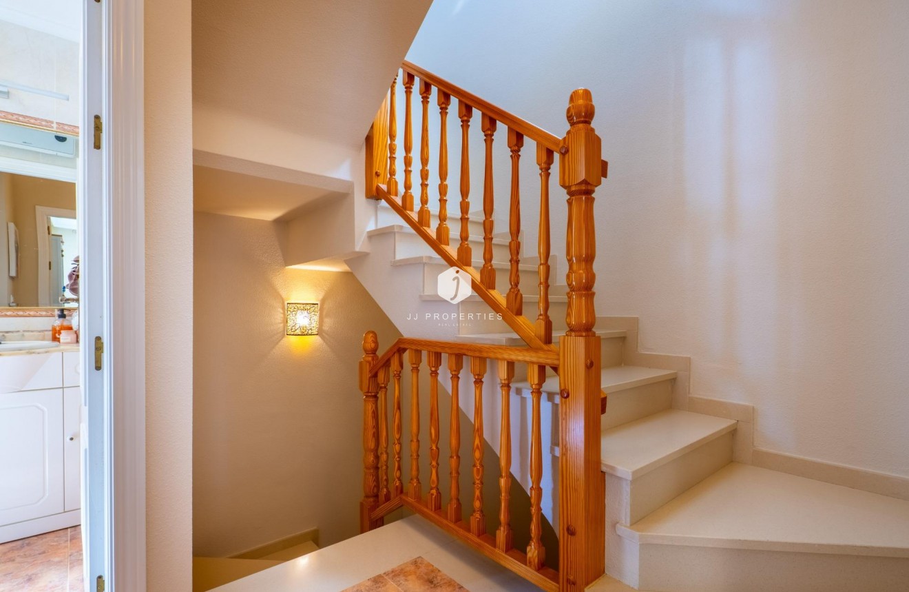 Aus zweiter Hand - Duplex -
Orihuela Costa - La Regia