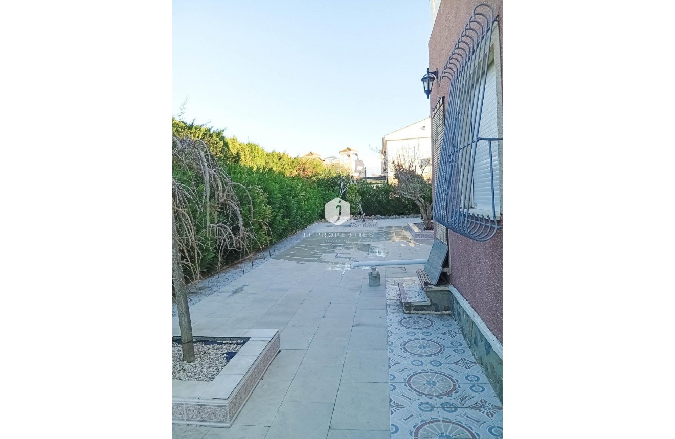 Segunda mano - Villa -
Torrevieja - La Siesta - El Salado - Torreta