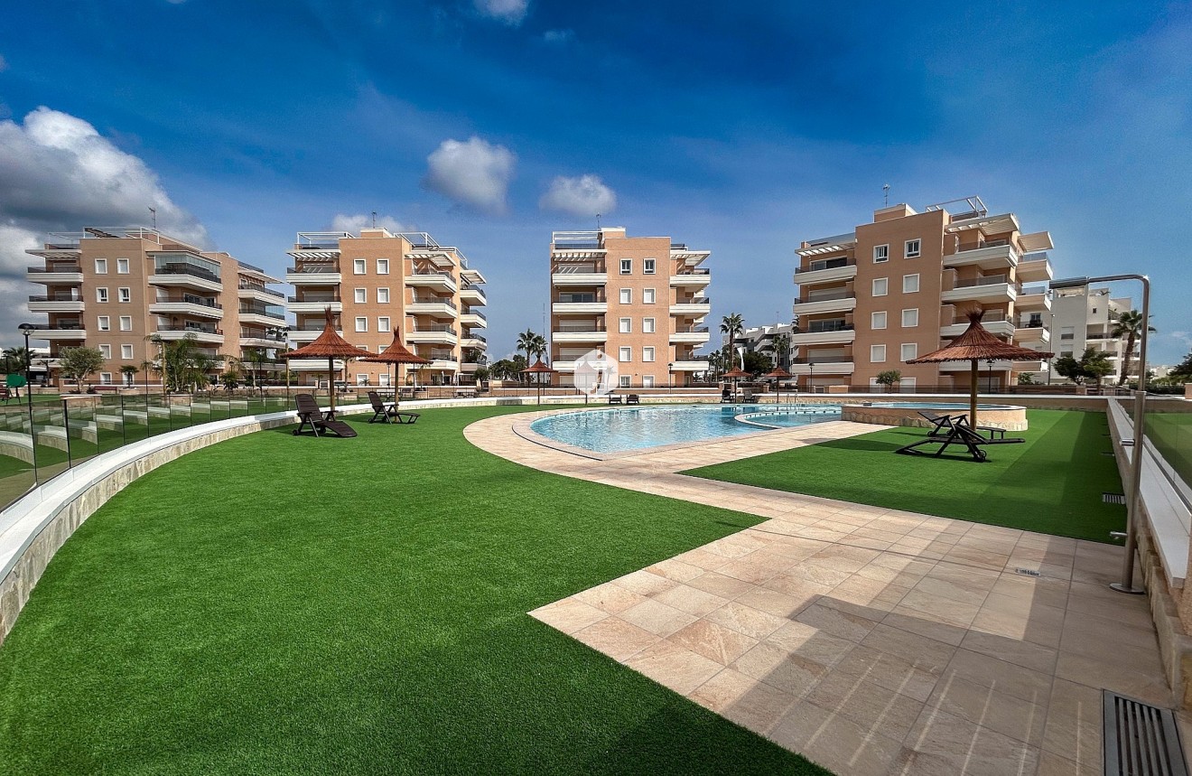 Aus zweiter Hand - Wohnung -
El Raso - Costa Blanca