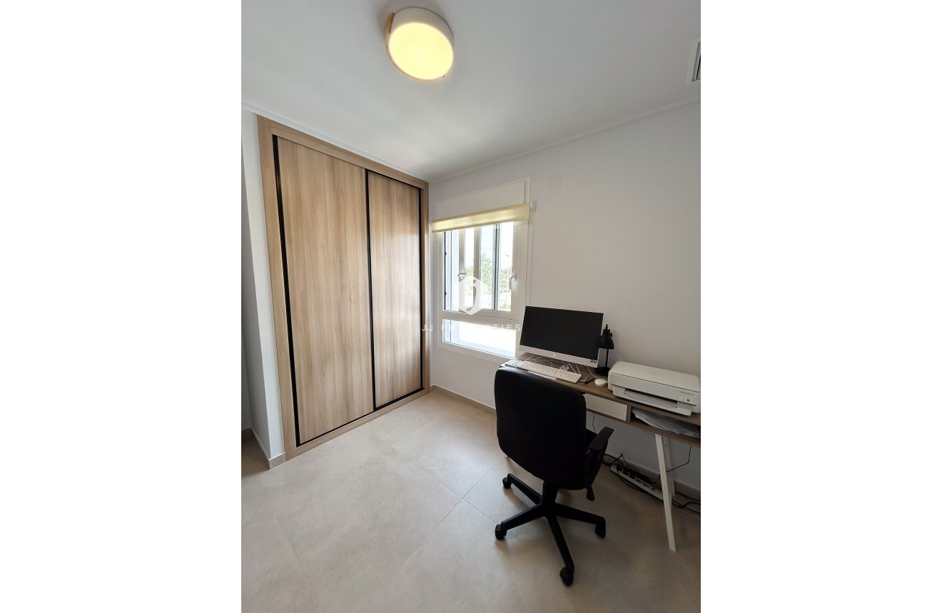Aus zweiter Hand - Wohnung -
El Raso - Costa Blanca
