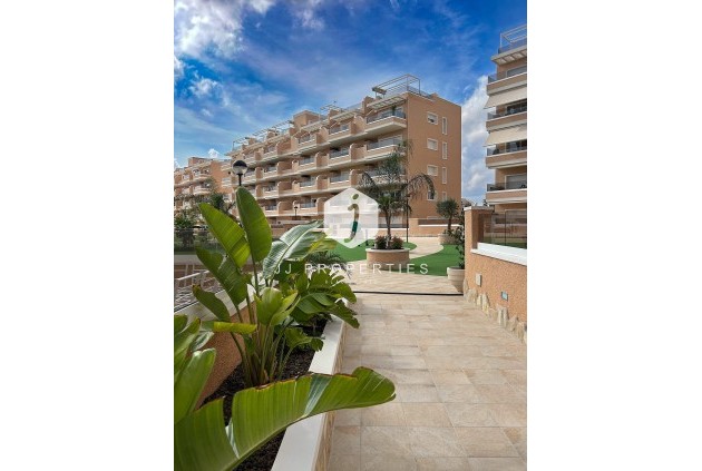Aus zweiter Hand - Wohnung -
El Raso - Costa Blanca