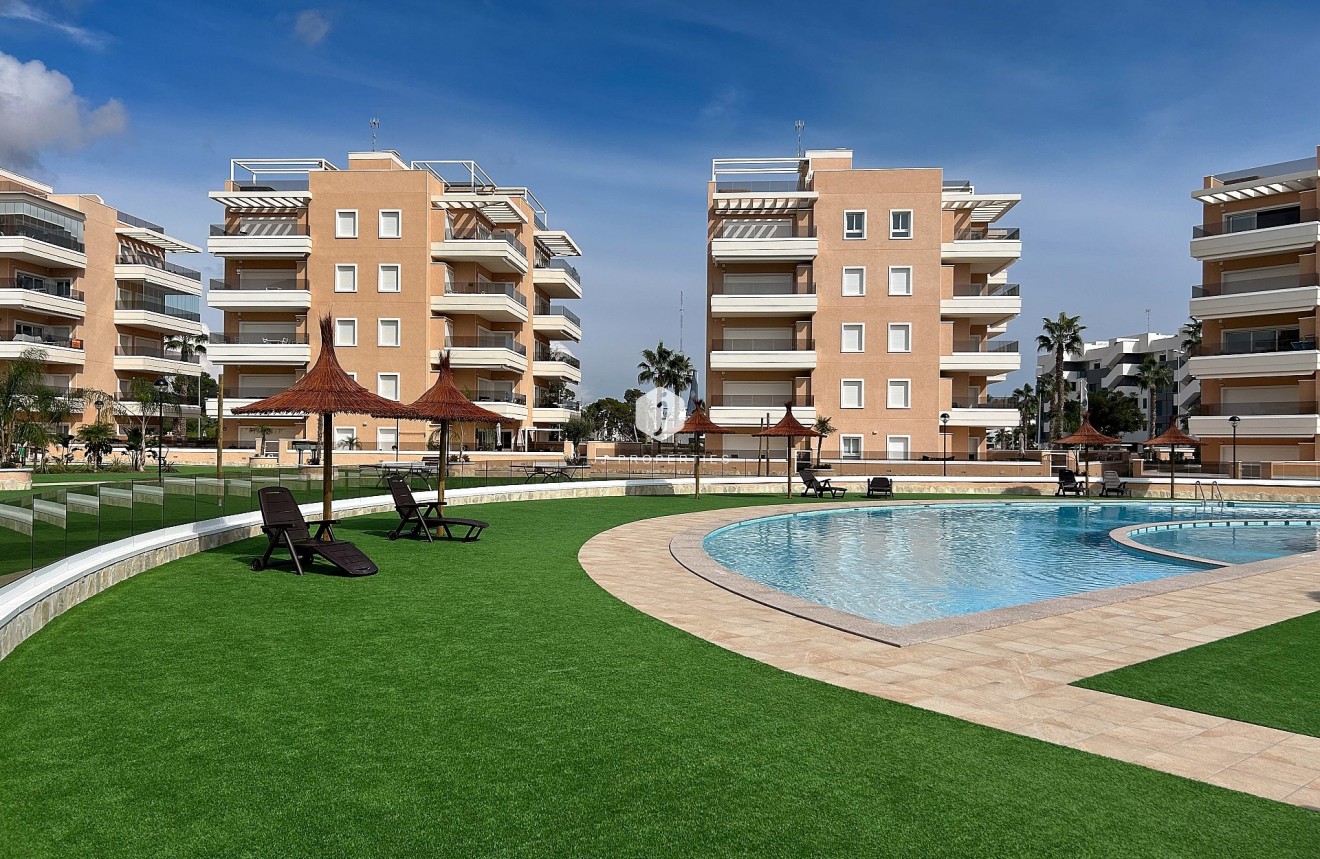 Aus zweiter Hand - Wohnung -
El Raso - Costa Blanca