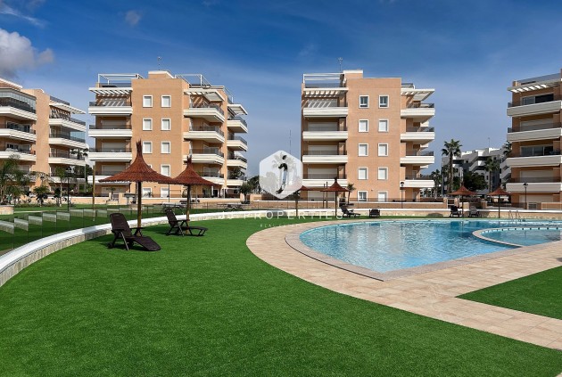 Aus zweiter Hand - Wohnung -
El Raso - Costa Blanca