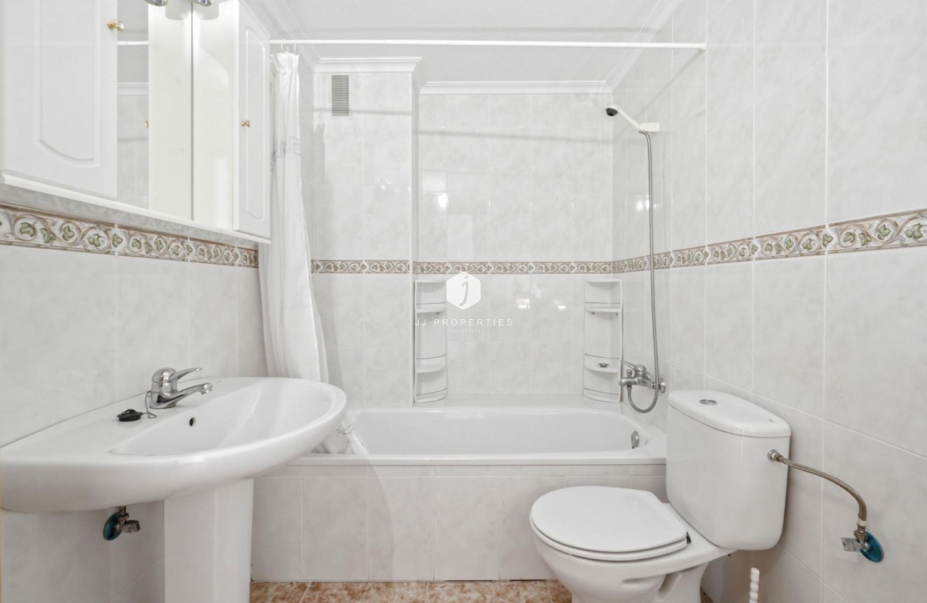 Resale - Apartment / flat -
Torrevieja - Playa de los locos