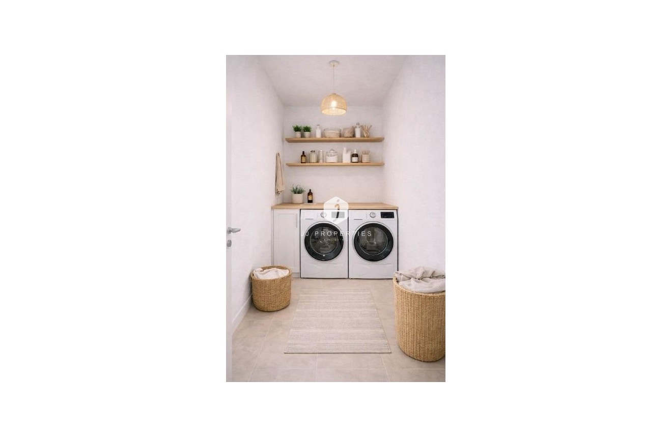 Nowy budynek - Daszek -
Torrevieja - Centro