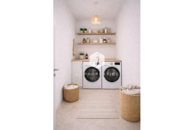 Nowy budynek - Daszek -
Torrevieja - Centro