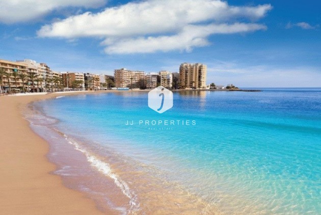 Nowy budynek - Daszek -
Torrevieja - Centro