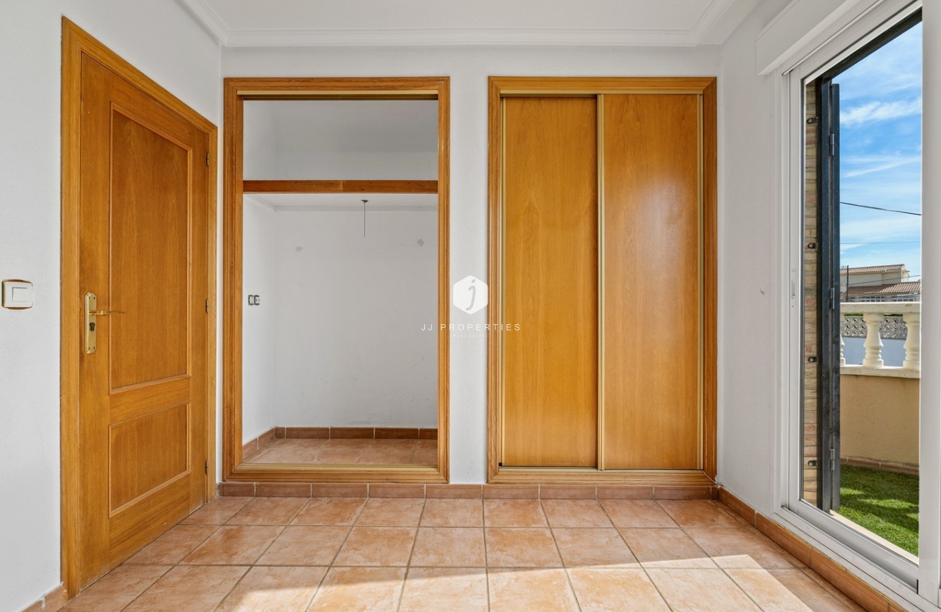 Resale - Villa -
Orihuela Costa - Costa Blanca