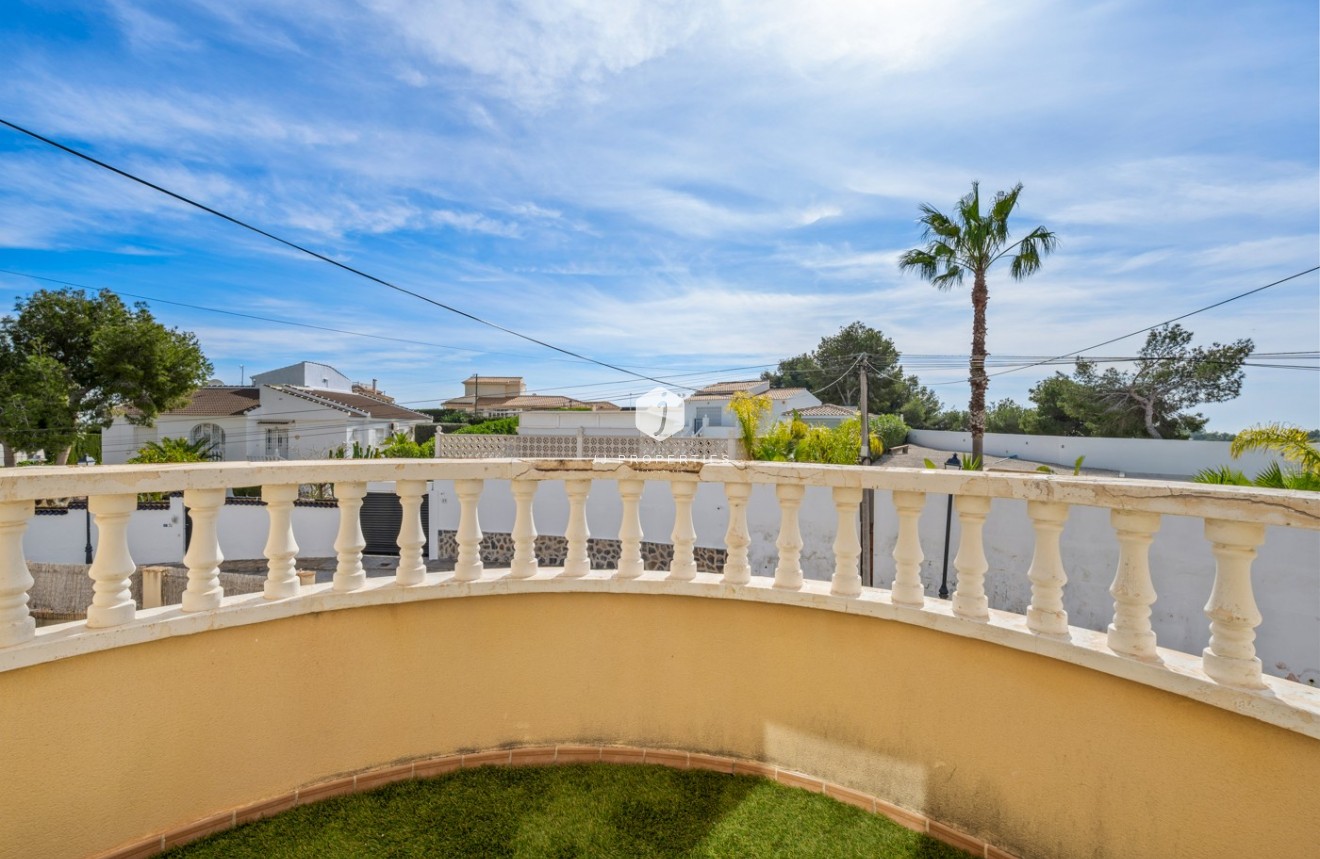Resale - Villa -
Orihuela Costa - Costa Blanca