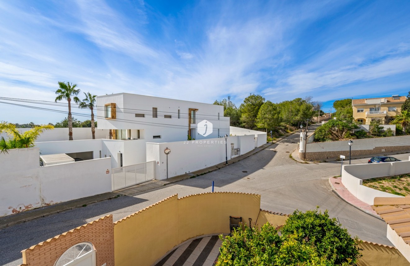 Resale - Villa -
Orihuela Costa - Costa Blanca