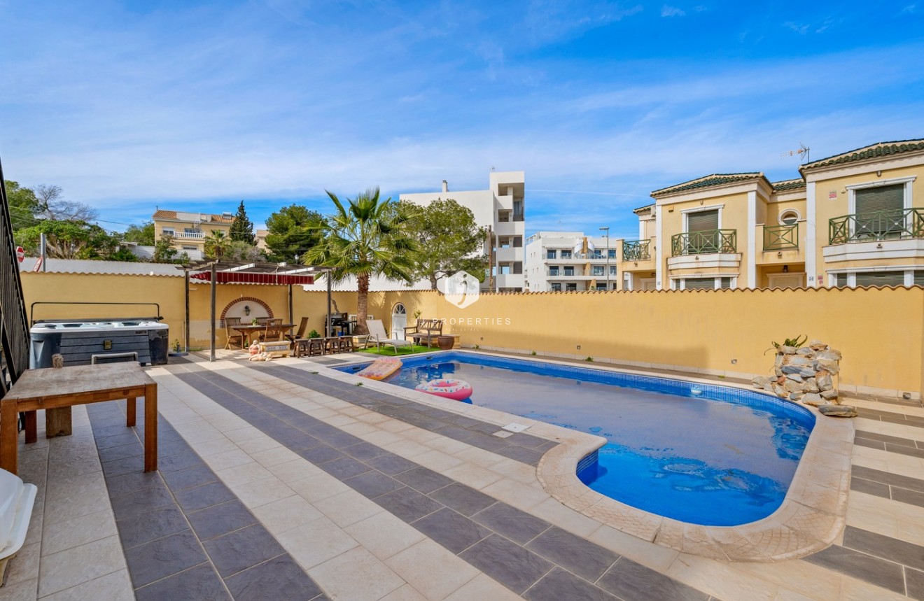 Resale - Villa -
Orihuela Costa - Costa Blanca