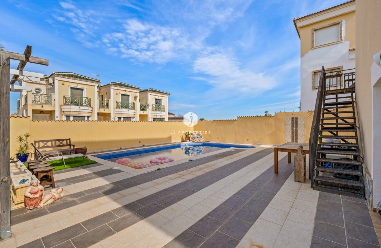 Resale - Villa -
Orihuela Costa - Costa Blanca