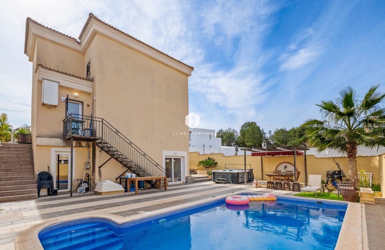 Resale - Villa -
Orihuela Costa - Costa Blanca