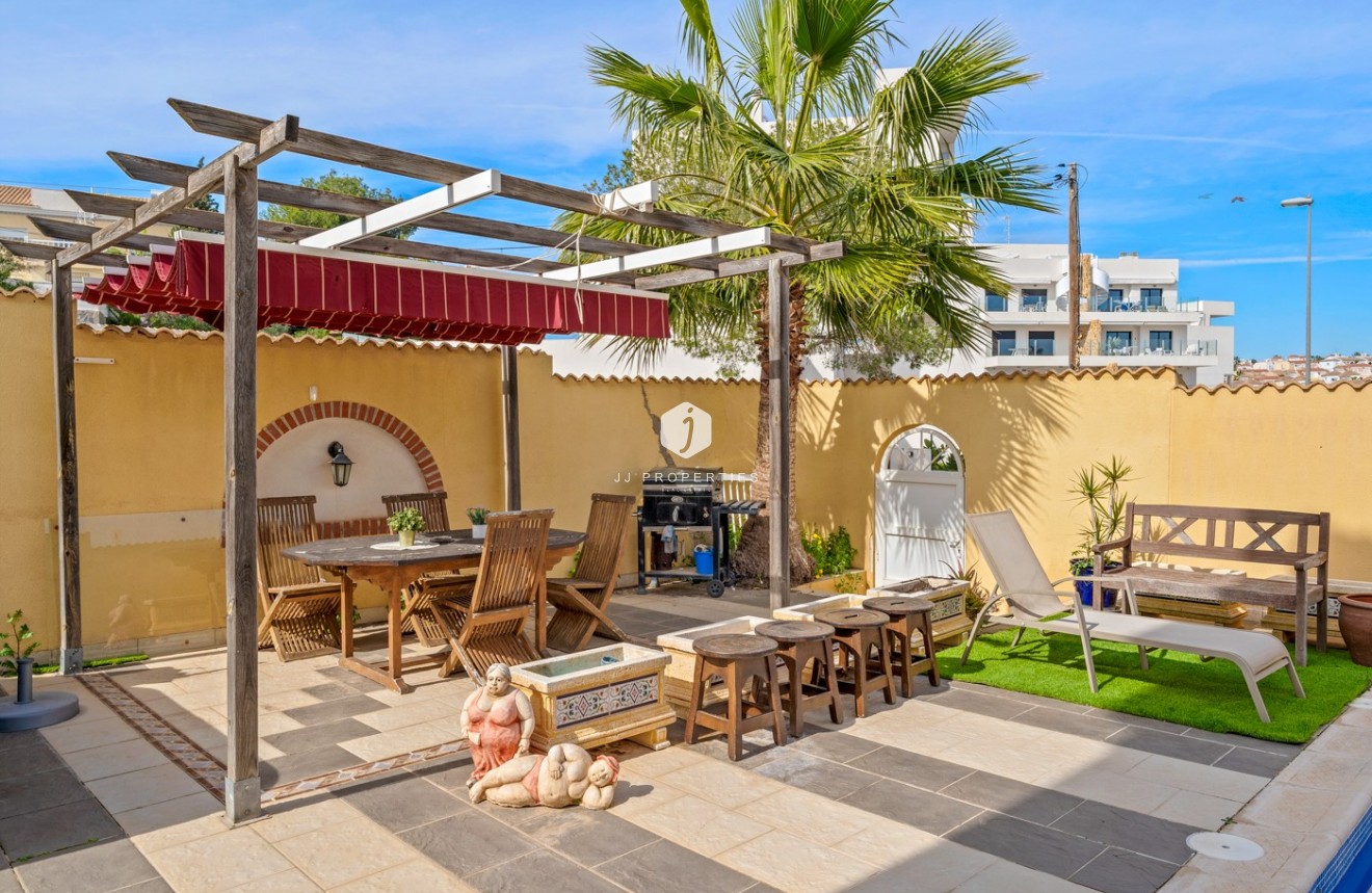 Resale - Villa -
Orihuela Costa - Costa Blanca