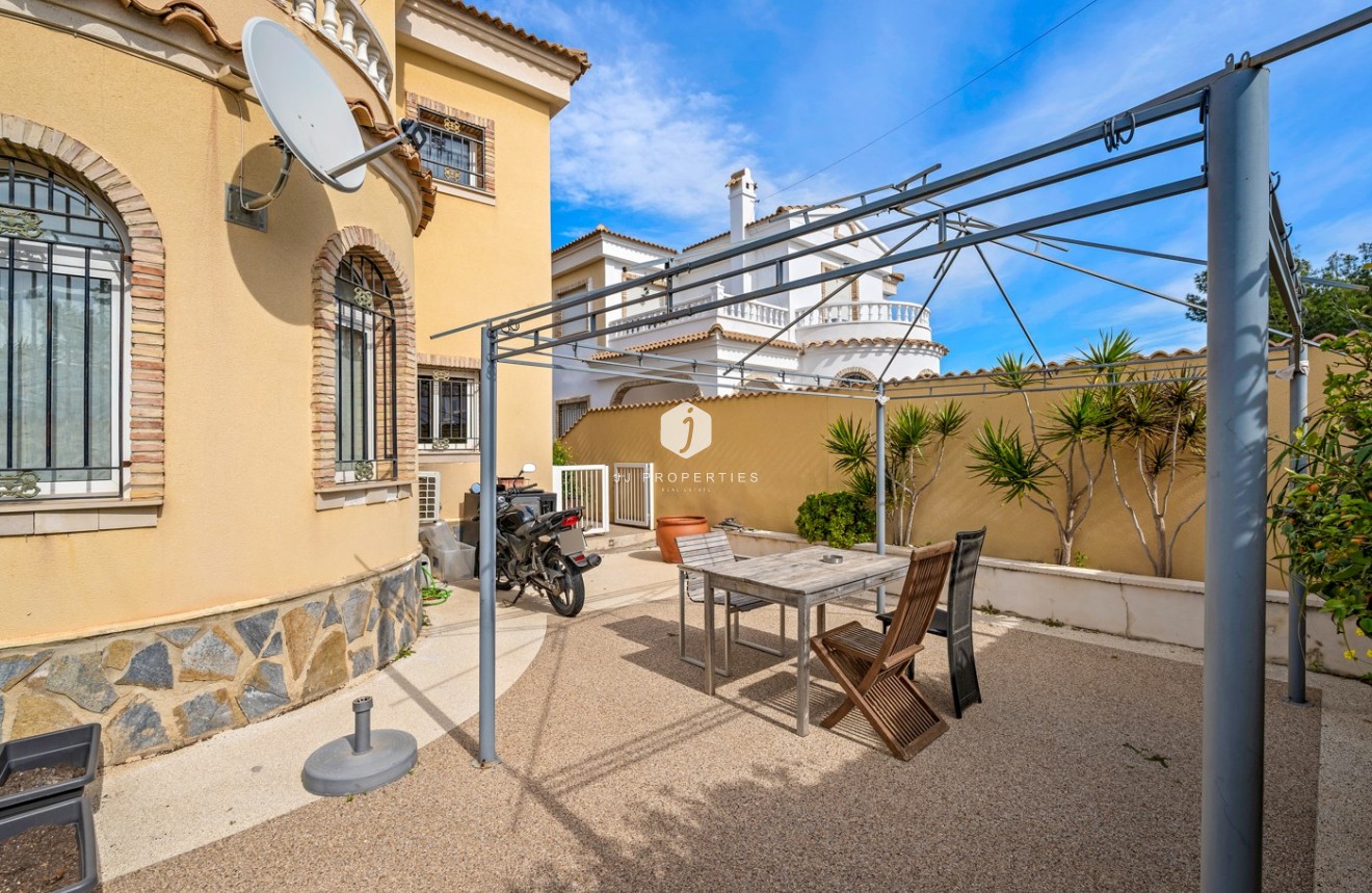 Resale - Villa -
Orihuela Costa - Costa Blanca