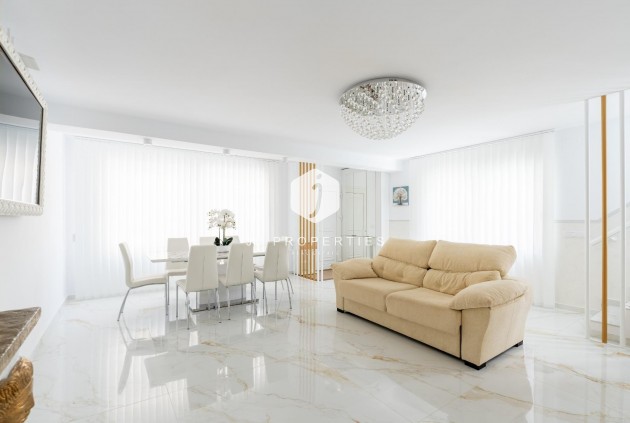 Resale - Chalet -
Torrevieja - Punta prima