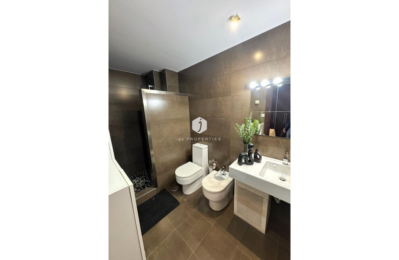 Z drugiej ręki - Mieszkanie w bloku -
Torrevieja - Centro