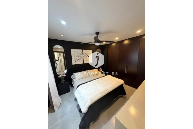 Z drugiej ręki - Mieszkanie w bloku -
Torrevieja - Centro