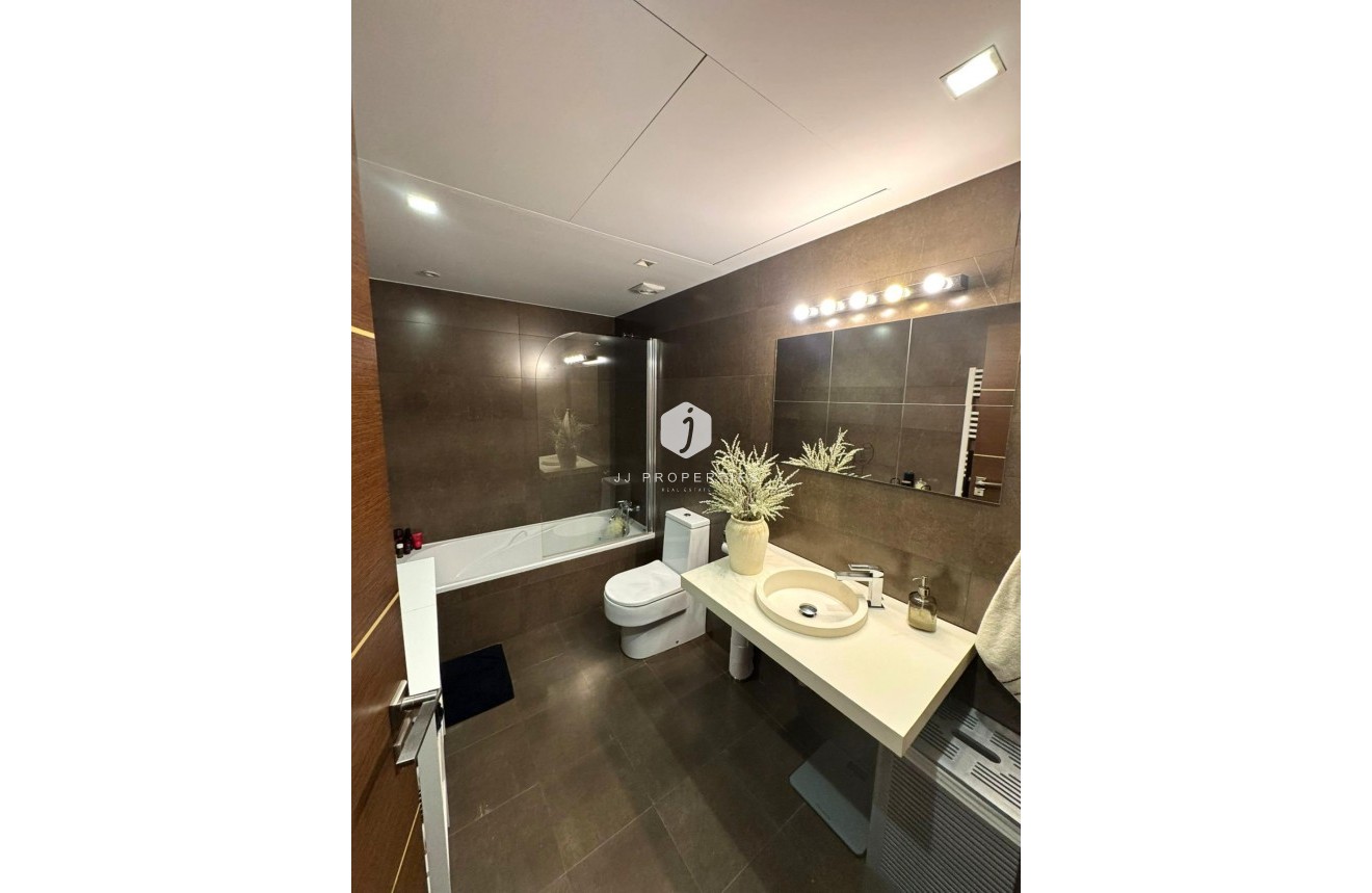 Z drugiej ręki - Mieszkanie w bloku -
Torrevieja - Centro