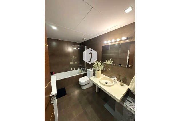 Z drugiej ręki - Mieszkanie w bloku -
Torrevieja - Centro