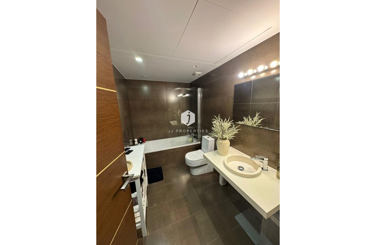 Z drugiej ręki - Mieszkanie w bloku -
Torrevieja - Centro