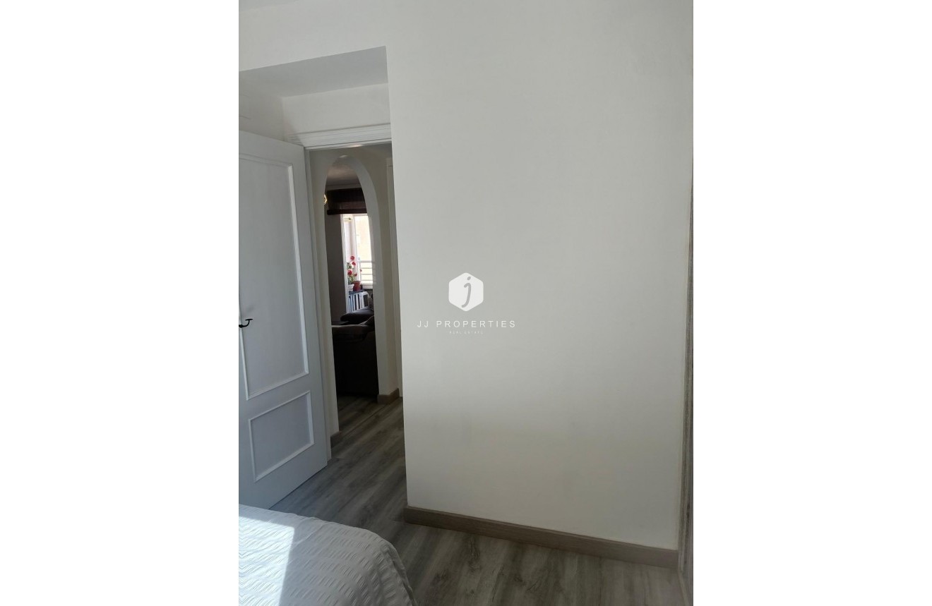 D'occasion - Appartement -
Torrevieja - Centro