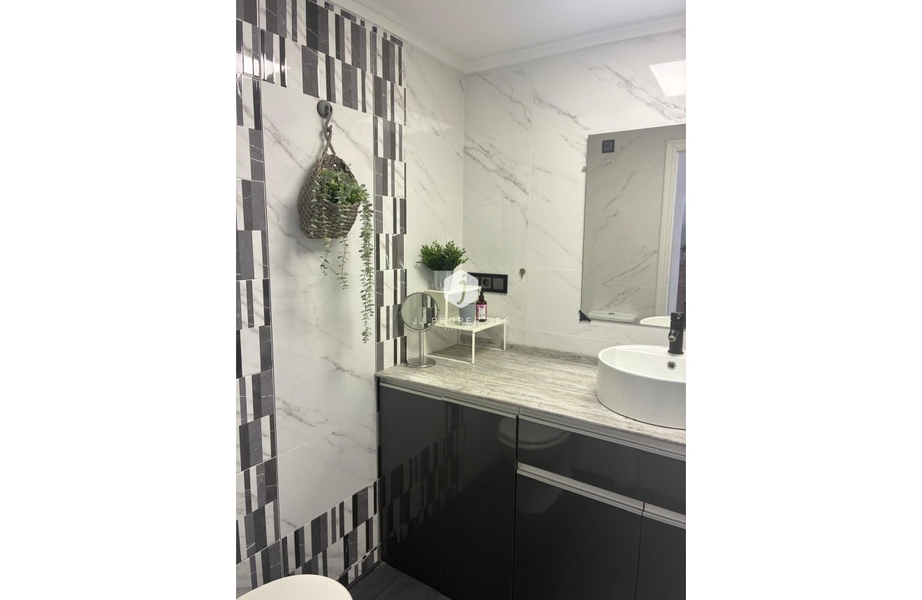 D'occasion - Appartement -
Torrevieja - Centro