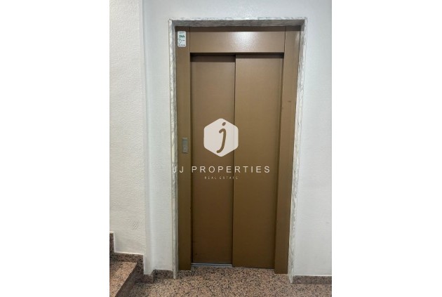 D'occasion - Appartement -
Torrevieja - Centro