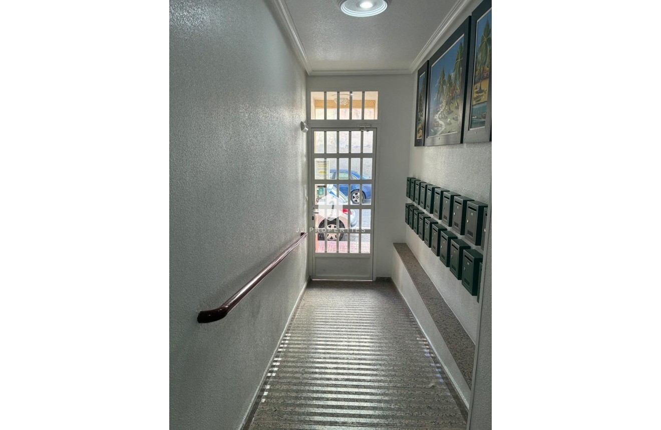 D'occasion - Appartement -
Torrevieja - Centro