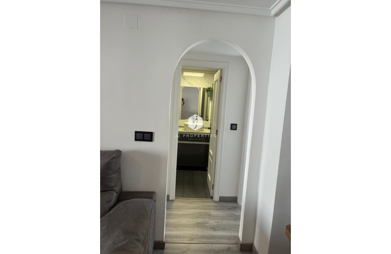 D'occasion - Appartement -
Torrevieja - Centro