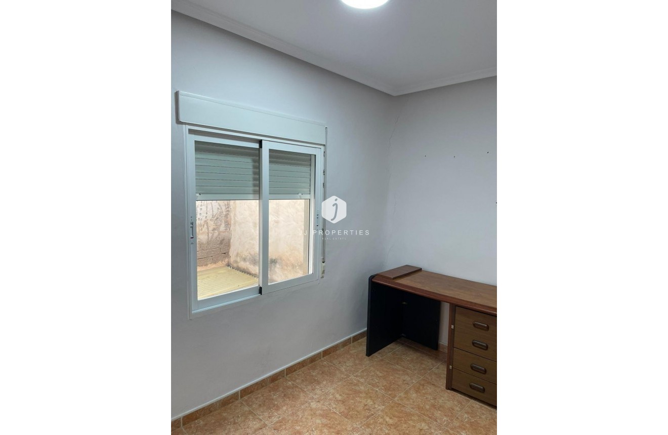 Aus zweiter Hand - Duplex -
Albatera