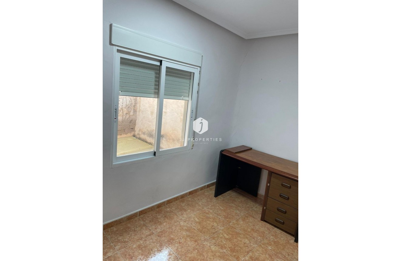 Aus zweiter Hand - Duplex -
Albatera