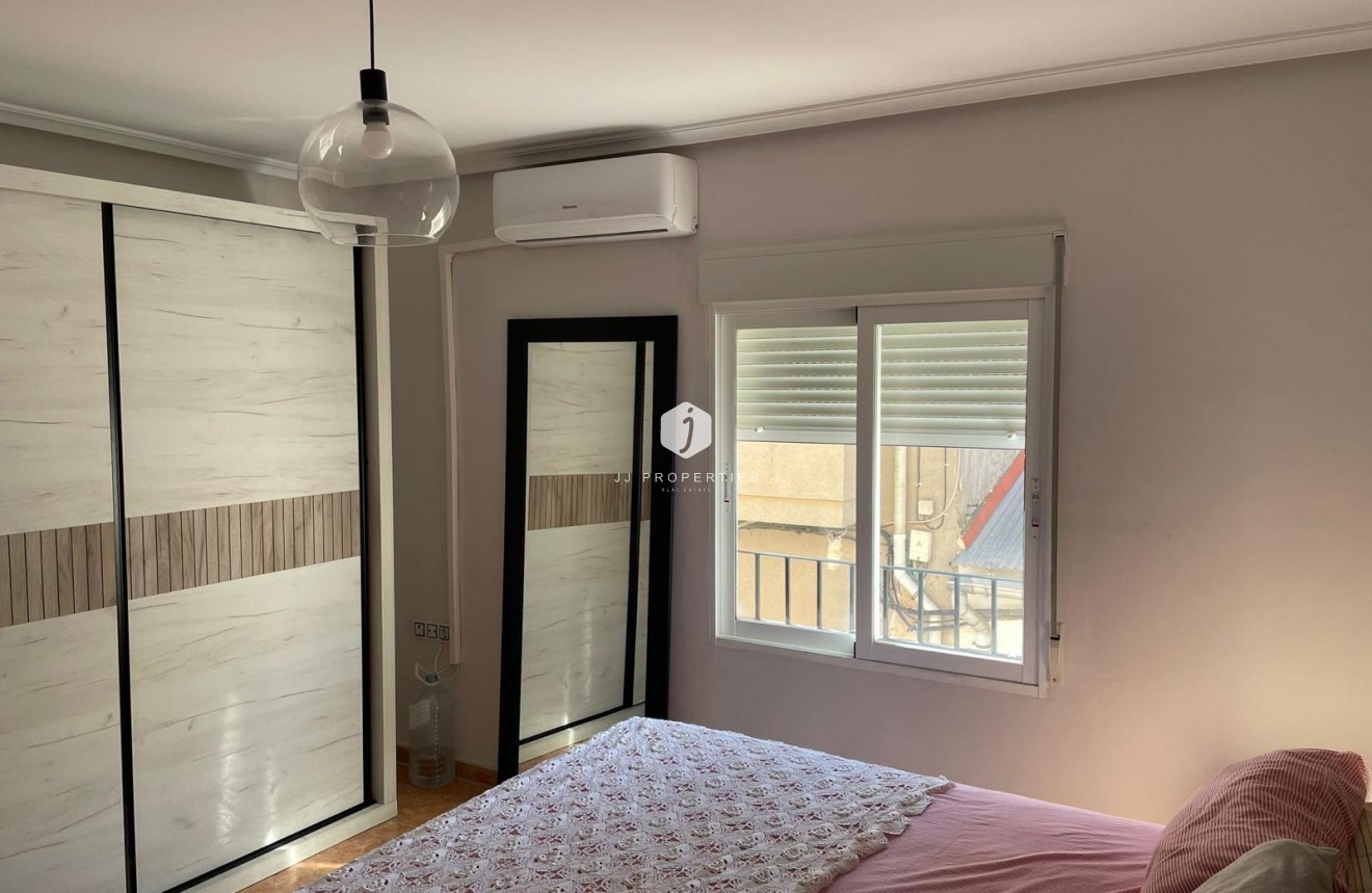 Aus zweiter Hand - Duplex -
Albatera