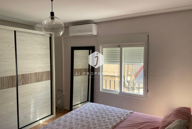 Aus zweiter Hand - Duplex -
Albatera