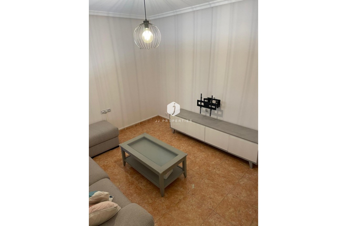 Aus zweiter Hand - Duplex -
Albatera