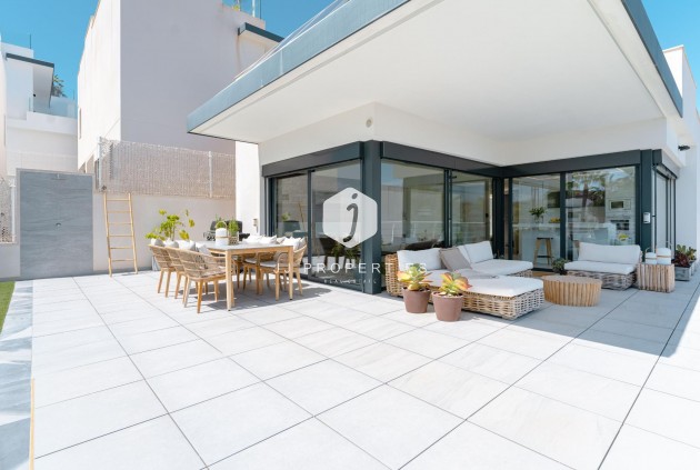 Resale - Villa -
San Miguel de Salinas - Bellavista