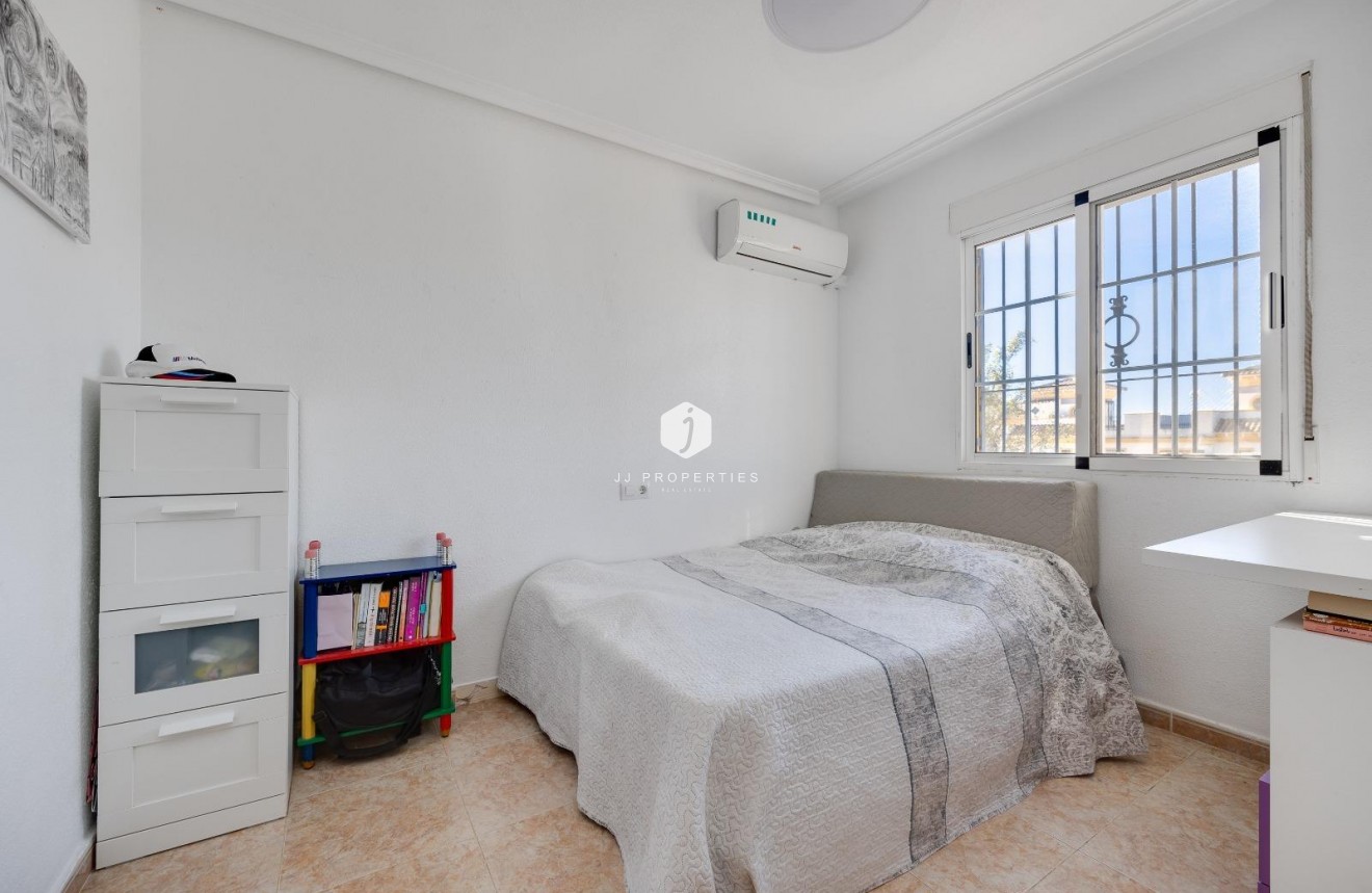 Tweedehands - Chalet -
Torrevieja - aguas nuevas