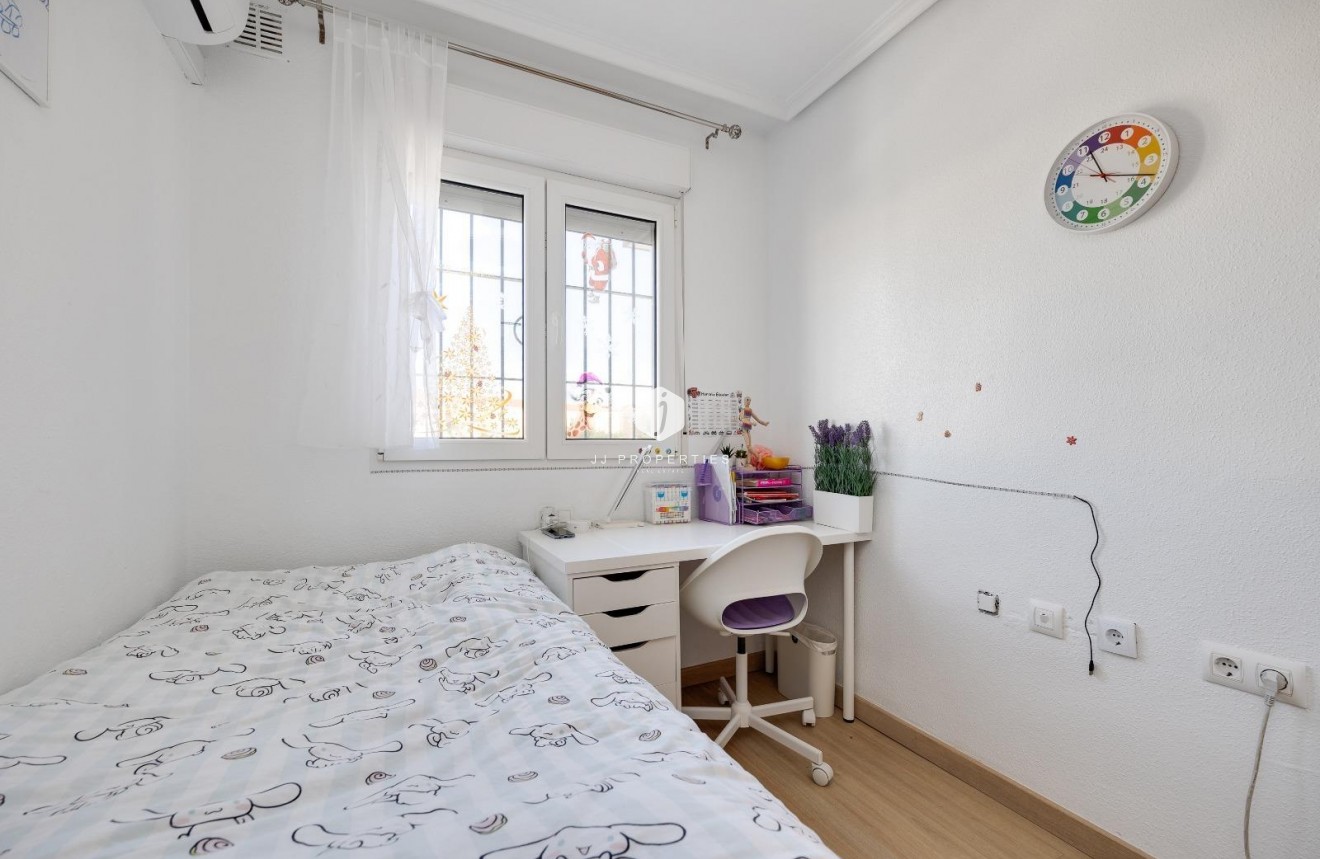 Tweedehands - Chalet -
Torrevieja - aguas nuevas