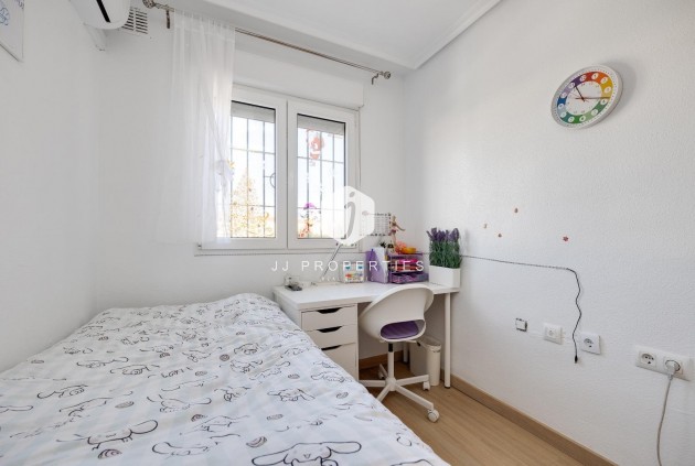 Tweedehands - Chalet -
Torrevieja - aguas nuevas